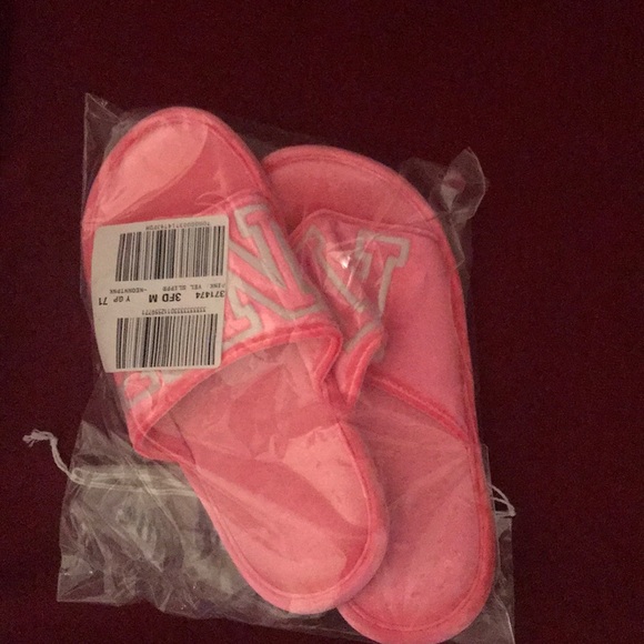 Pink slippers - Picture 4 of 4